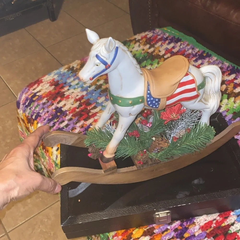 Vintage large rocking horse, holiday, patriotic saddle - Picture 5 of 5